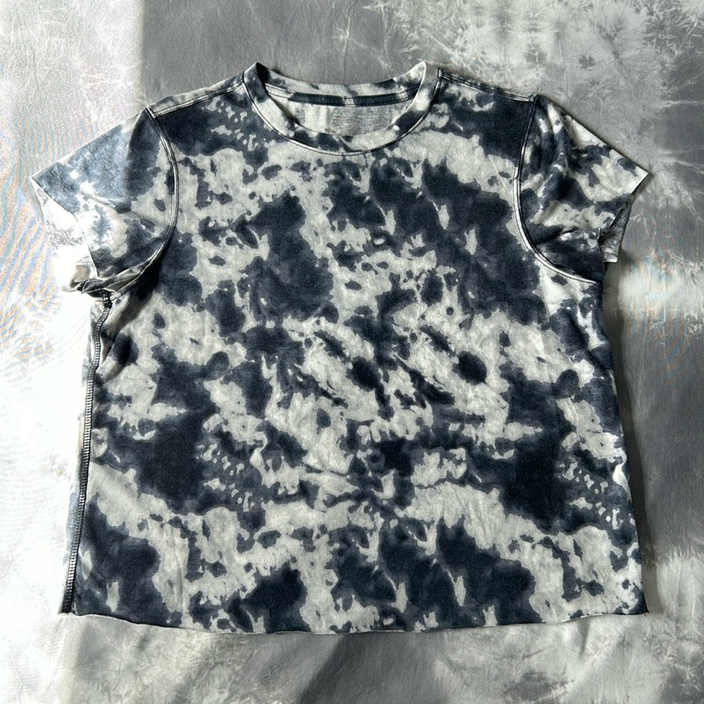 YogaSmoga Dark Navy Blue Gray Tie Dye Workout Short Sleeved Shirt Crew Neck